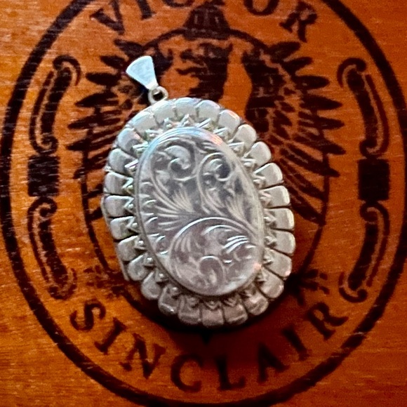 Birmingham Sterling Large Locket Antique - Org. $700 - Picture 5 of 10